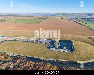 veduta aerea dei lavori di trattamento delle acque reflue di peace haven nel parco nazionale di south down sulla costa orientale del sussex Foto Stock