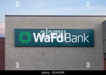 Wenatchee, WA, USA - 19/10/2025: La Washington Federal Bank (Wafd Bank) è una banca con sede a Seattle, Washington. Filiale situata a Wenatchee. Foto Stock