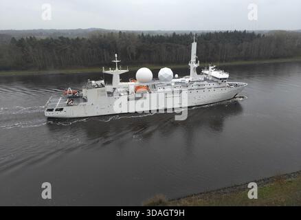 Nave da ricognizione, nave da intercettazione, nave navale, FS Dupuy de Lome nel canale di Kiel, NOK, Canale di Kiel, Schleswig-Holstein, Germania, colpo di drone Foto Stock