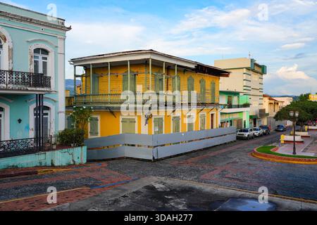 Casa coloniale nel quartiere storico di San Germán, la seconda città più antica di Porto Rico nei Caraibi Foto Stock