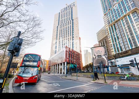 Londra, Regno Unito - 2 gennaio 2025: Sistemazione per studenti Downing nel quartiere di Vauxhall in una splendida giornata invernale Foto Stock