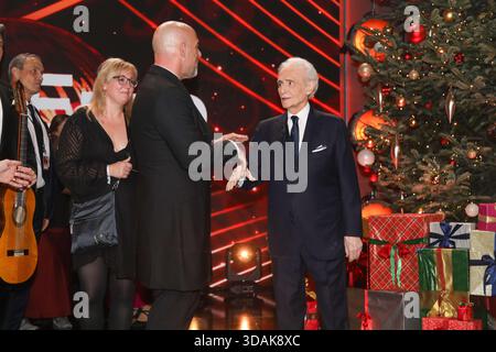 Der Graf von Unheilig und Jose Carreras bei der 31. José Carreras Gala a Lipsia foto: Matthias Gränzdörfer crediti: Mgfoto/Alamy Live News Foto Stock