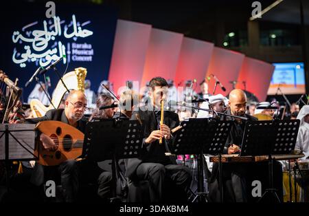 Qatar Philharmonic Symphony Orchestra come parte del concerto musicale Baraha il 14 febbraio 2025 a Msheireb nel centro di Doha Foto Stock