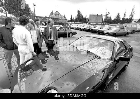 Enormi danni materiali sono stati causati dalla tempesta di grandine che ha colpito Monaco e l'area circostante a luglio. [traduzione automatizzata] Foto Stock