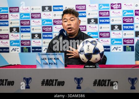 Mong Kok Stadium, HONG KONG, Cina - LEE chi Kin, manager del Tai po Football Club durante la conferenza post-partita dell'AFC Champions League TWO - Tai po Football Club vs Cong An Honoi FC al Mong Kok Stadium l'11 dicembre 2025 a Hong Kong, Cina (foto di Jack ng/Alamy Live News) Foto Stock