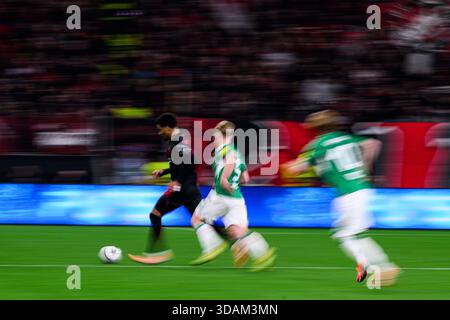 LEVERKUSEN, GERMANIA - 10 DICEMBRE 2025: - UEFA Champions League, match tra Bayer 04 Leverkusen e Newcastle United alla BayArena. Foto Stock
