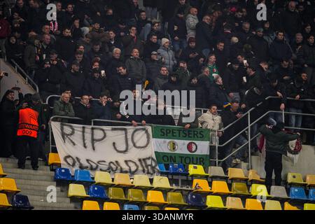Bucarest, Romania. 11 dicembre 2025. Bucarest - tifosi del Feyenoord durante la sesta partita della UEFA Europa League 2025/2026. La partita è ambientata tra il Fotbal Club FCSB e il Feyenoord all'Arena Nationala l'11 dicembre 2025 a Bucarest, Romania. Credito: Foto Box to Box/Alamy Live News Foto Stock