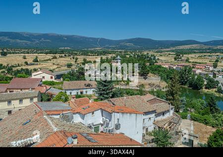 Veduta aerea della città di Buitrago del Lozoya, Comunità di Madrid, Spagna Foto Stock