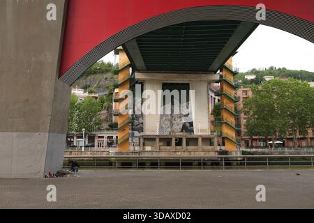 Lato inferiore del ponte, ponte la Salve sul Rio Nervion, Bilbao, Spagna. Foto Stock