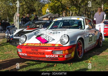 1990 Porsche 911 Carrera Cup, in mostra all'assemblea di Bicester Motion tenutasi il 30 novembre 2025. Foto Stock