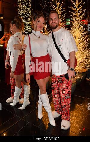 Joelina Drews mit Freund Adrian Louis / CathyÂ's Charity Christmas & Living Hotel Das Viktualienmarkt / München / 11. Dezember 2025 *** Joelina Drews con il fidanzato Adrian Louis Cathys Charity Christmas Living Hotel Das Viktualienmarkt Monaco di Baviera 11 dicembre 2025 Foto Stock