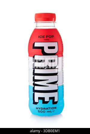 LONDRA, Regno Unito - 22 SETTEMBRE 2025: Bottiglia di prime Ice Pop Energy drink su bianco. Foto Stock