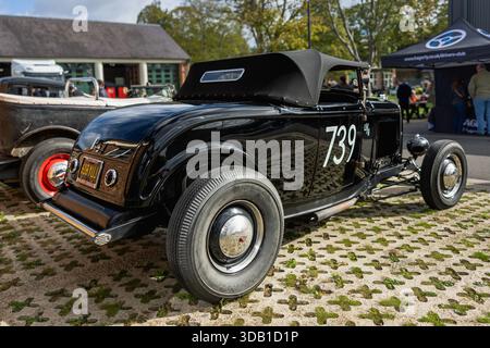 1932 Ford Model B, in mostra all'assemblea Bicester Motion tenutasi il 30 novembre 2025. Foto Stock