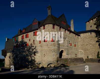 Castello di Burg sul fiume Wupper, bailey esterno con cancello del fossato, Solingen, Renania settentrionale-Vestfalia, Germania Foto Stock