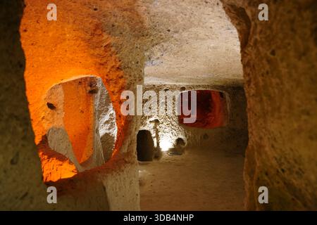 NEVSEHIR, TURKIYE - 09 AGOSTO 2025: Città sotterranea di Kaymakli nella città di Kaymakli Foto Stock