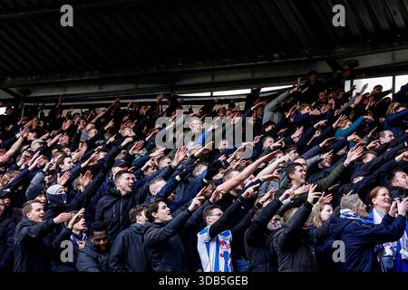 ROTTERDAM, PAESI BASSI - 14 DICEMBRE: Tifosi del SC Heerenveen durante la partita olandese Eredivisie tra Sparta Rotterdam e SC Heerenveen all'Het Kasteel il 14 dicembre 2025 a Rotterdam, Paesi Bassi. (Foto di Broer van den Boom/Orange Pictures) Foto Stock