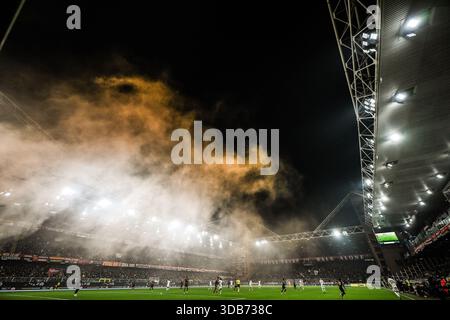 Genova, Italia. 14 dicembre 2025. Vista generale dello stadio Luigi Ferraris (noto anche come "Marassi") durante la partita di calcio di serie A tra Genoa CFC e Inter FC Internazionale il 14 dicembre 2025 allo stadio Luigi Ferraris (noto anche come "Marassi") di Genova, Italia crediti: Tiziano Ballabio/Alamy Live News Foto Stock