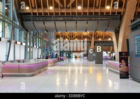 Lapu-Lapu, Filippine - 7 maggio 2025: Foto interna del livello di partenza all'aeroporto internazionale di Mactan-Cebu. Foto Stock