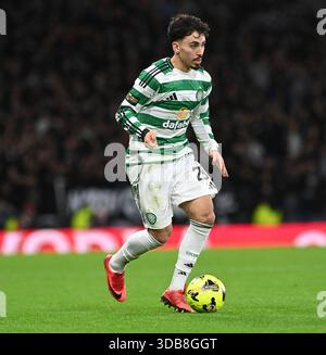 Glasgow, Regno Unito. 14 dicembre 2025. Barclays, Hampden Park. Glasgow Scozia Regno Unito 14 dicembre 25 Premier Sports Cup Final . St Mirren contro Celtic . Sebastian Tounekti di Celtic Credit: eric mccowat/Alamy Live News Foto Stock