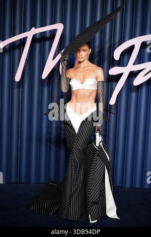 REVISIONE PA DELL'ANNO 2025. Foto del file datata 01/12/25: Maura Higgins partecipa ai Fashion Awards 2025 alla Royal Albert Hall di Londra. Data di pubblicazione: Lunedì 15 dicembre 2025. Foto Stock