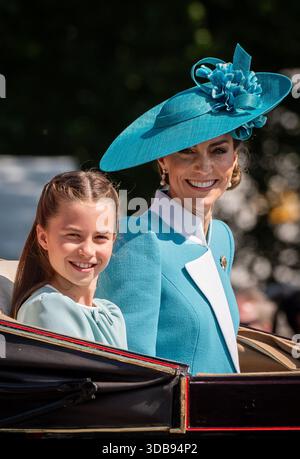 REVISIONE PA DELL'ANNO 2025. Foto del file datata 14/06/25: La Principessa Carlotta e la Principessa di Galles lasciano Buckingham Palace prima della cerimonia di Trooping the Colour nel centro di Londra. Data di pubblicazione: Lunedì 15 dicembre 2025. Foto Stock