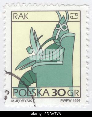 POLONIA — 1996 maggio 20: 30 francobollo grigio-verde e giallo di grosz raffigurante i segni dello zodiaco: Cancro (♋︎) è il quarto segno astrologico dello zodiaco, originato dalla costellazione del cancro. Si estende da 90° a 120° di longitudine celeste. Sotto lo zodiaco tropicale, il Sole transita in quest'area tra il 22 giugno e il 22 luglio. In astrologia, il cancro è il segno cardinale del trigon dell'acqua, che è composto da cancro, pesci e Scorpione. È uno dei sei segni negativi, e il suo pianeta dominante è la Luna. Il segno opposto del cancro e' Capricorno Foto Stock