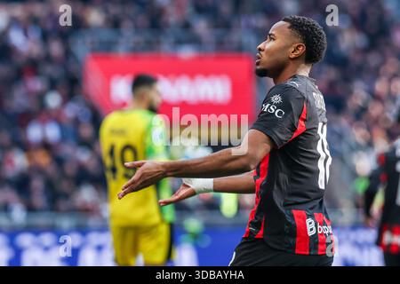 Christopher Alan Nkunku dell'AC Milan gesta durante la partita di serie A 2025/26 tra AC Milan e US Sassuolo allo Stadio San Siro di Milano Foto Stock