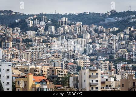 Vista aerea delle aree residenziali di Biblo in Libano, una delle città più antiche del mondo Foto Stock