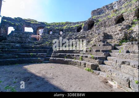 L'antico teatro greco-romano di Catania, Sicilia, Italia Foto Stock