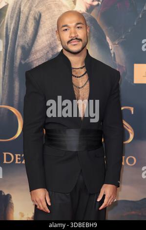 Malick Bauer bei der Weltpremiere von 'Der Medicus II / The Physician II' im Cinedom. Köln, 15.12.2025 Foto Stock