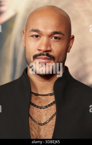 Malick Bauer bei der Weltpremiere von Der Medicus II / The Physician II im Cinedom. Köln, 15.12.2025 *** Malick Bauer alla prima mondiale di Der Medicus II il medico II al Cinedom di Colonia, 15 12 2025 foto:Xn.xKolinzx/xFuturexImagex medicus 5396 Foto Stock