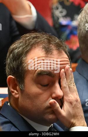 Parigi, Francia. 16 dicembre 2025. Il primo Ministro Sebastien Lecornu durante la sessione QAG all'Assemblea nazionale del 16 dicembre 2025 - 16/12/2025 - Francia/Ile-de-France (regione)/Parigi - Julien Mattia/le Pictorium credito: LE PICTORIUM/Alamy Live News Foto Stock