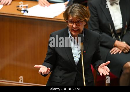 Parigi, Francia. 16 dicembre 2025. Annie Genevard, Ministro dell'Agricoltura, dell'Agricoltura e della sovranità alimentare, durante la sessione del QAG presso l'Assemblea nazionale del 16 dicembre 2025. - 16/12/2025 - Francia/Ile-de-France (regione)/Parigi - Julien Mattia/le Pictorium credito: LE PICTORIUM/Alamy Live News Foto Stock