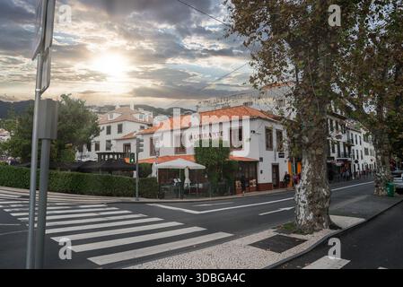 Ristorante e Grill Almirante all'angolo a Funchal, Madeira al tramonto Foto Stock