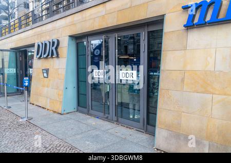 Berlino, Germania - 2 novembre 2025: Museo DDR di Berlino. Foto Stock
