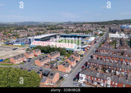 Vista aerea del Boundary Park, sede dell'Oldham Athletic Football Club, Oldham, Greater Manchester, Regno Unito. Foto Stock
