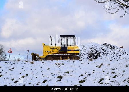 macchinari pesanti per cantieri in neve Foto Stock