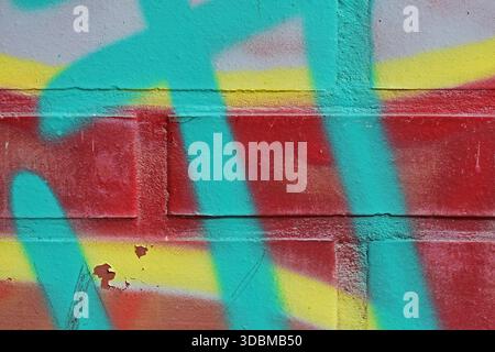 Graffiti colorati su un muro di mattoni Foto Stock
