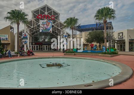 Orlando, Florida, USA-9 dicembre 2025: Disney Springs al Walt Disney World Resort. Ripresa pomeridiana che mostra i teatri AMC Foto Stock