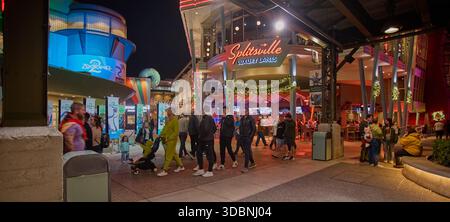 Orlando, Florida, USA-9 dicembre 2025: Disney Springs è un complesso per lo shopping, i ristoranti e l'intrattenimento presso il Walt Disney World Resort a Lake Buena Vista Foto Stock