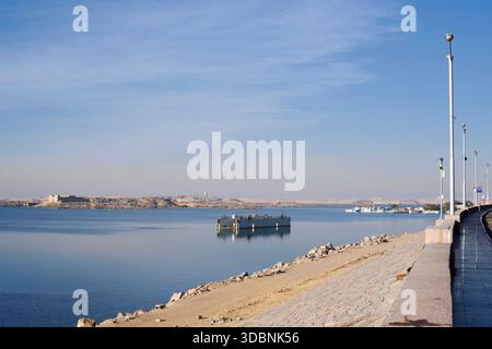 Lago Nasser presso la diga di Assuan, Assuan, Egitto Foto Stock