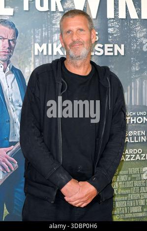 Anders Thomas Jensen bei der Premiere des Kinofilms Therapie für Wikinger im Kino im Delphi-Filmpalast. Berlino, 17.12.2025 *** Anders Thomas Jensen alla prima del film Therapy for Vikings al cinema Delphi Filmpalast di Berlino, 17 12 2025 foto:XM.xBehrensx/xFuturexImagex wikinger 5208 Foto Stock