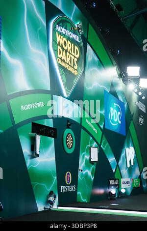 Londra, Regno Unito. 17 dicembre 2025. Una vista generale di Alexandra Palace durante il PDC Paddy Power World Darts Championship ad Alexandra Palace, Londra, Inghilterra il 17 dicembre 2025 Credit: Dylan Hepworth/Every Second Media Credit: Every Second Media/Alamy Live News Foto Stock
