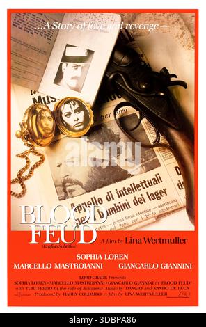 Blood feud (1978) diretto da Lina Wertmüller e interpretato da Sophia Loren, Marcello Mastroianni e Giancarlo Giannini. Nella Sicilia pre-seconda guerra mondiale, una vedova, un funzionario fascista e un anarchico militante si ritrovano intrappolati in una lunga vendetta che riflette le lotte politiche e personali dell'epoca. Fotografia di un poster originale del 1978 USA a un foglio SOLO PER USO EDITORIALE. Credito: BFA / Associated Film Distribution Foto Stock