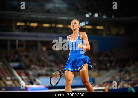 PARIGI, FRANCIA - 31 LUGLIO 2024: - Marta Kostyuk (UKR) contro donna Vekic (CRO) - quarti di finale di singolare femminile, Tennis, Giochi Olimpici Parigi 2024. Alla Rolan Foto Stock