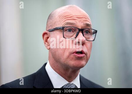 Washington, Stati Uniti. 17 dicembre 2025. Bryan Bedford, amministratore della Federal Aviation Administration (FAA), parla durante un'audizione del sottocomitato del Senato per il commercio, la scienza e i trasporti sui piani della FAA per la modernizzazione, il progresso e la responsabilità. Foto di Bonnie Cash/UPI credito: UPI/Alamy Live News Foto Stock