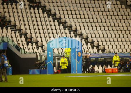 Torino, Italia. 17 dicembre 2025. Logo UEFA Champions League durante la UEFA Women's Champions League, stagione 2025/26, partita di calcio tra Juventus Women e Manchester United Women il 17 dicembre 2025 allo stadio Allianz di Torino. Crediti: Nderim Kaceli/Alamy Live News Foto Stock