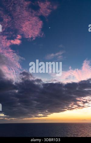 Tramonto, vista dalla nave da crociera sull'Oceano Atlantico, Florida, Stati Uniti, Nord America Foto Stock
