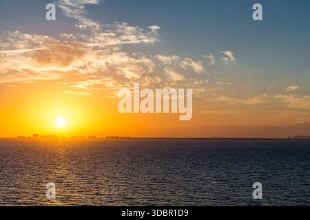 Tramonto, vista dalla nave da crociera su Miami, Florida, USA, Nord America Foto Stock