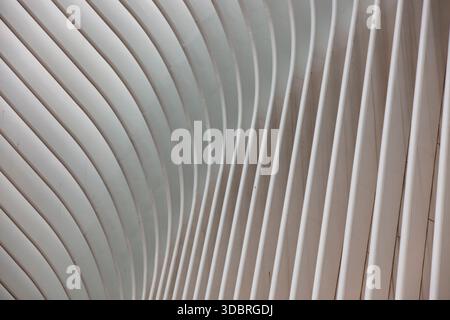 2 agosto 2018 - NEW YORK, NY, USA: Veduta dell'edificio One World Trade Center Oculus al Westfield World Trade Center Foto Stock